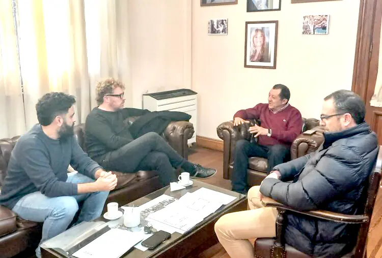 Con Marini. Funcionarios bonaerenses que visitaron Benito Juárez