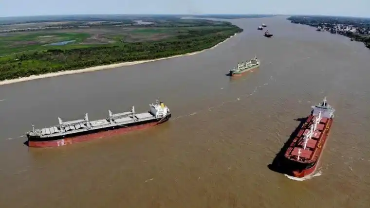 Aceiteros rechazaron la oferta salarial y continúa el paro portuario en todo el país