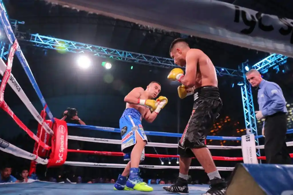 Narváez conquistó el título latino de peso gallo