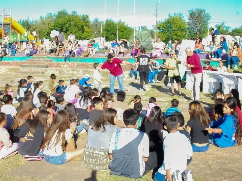 Vecinos del barrio Benito Legerén disfrutaron e la primera Kermesse itinerante del año