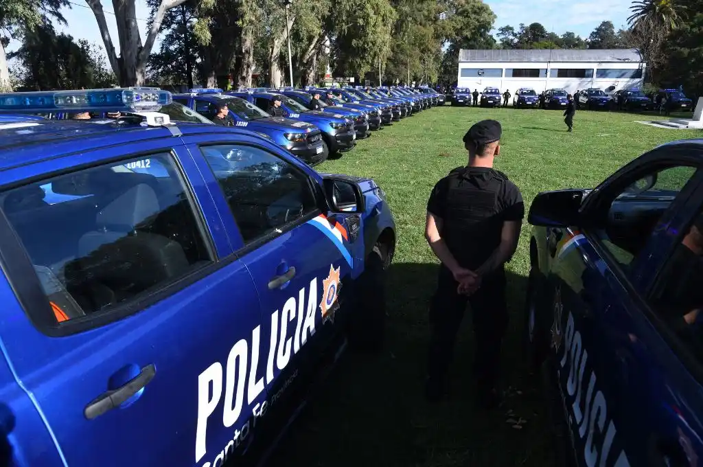 Entregaron 60 camionetas 0 Km para la Policía de la Unidad Regional II de Rosario