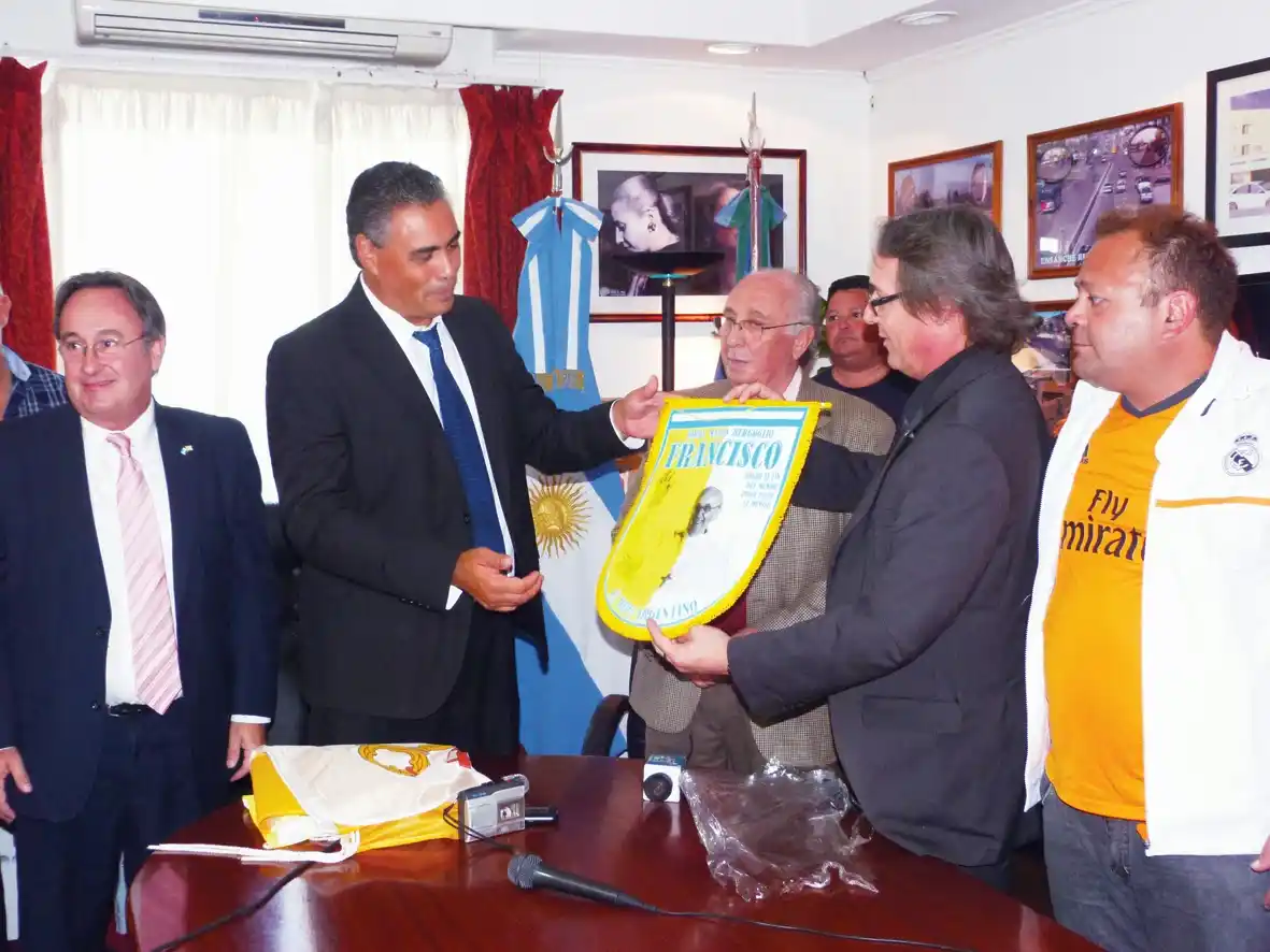 José C. Paz: El municipio recibió obsequio del Papa Francisco