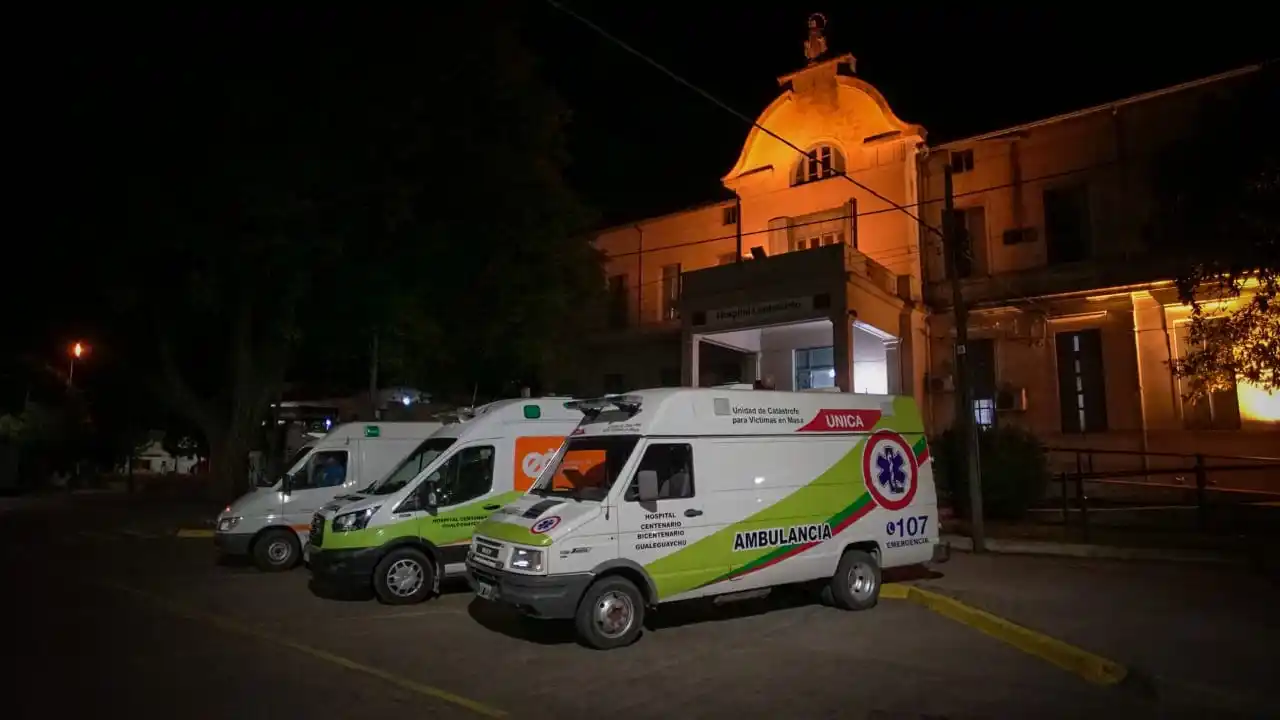 La policía detuvo a cuatro hombres: un herido de bala está con custodia en el Centenario