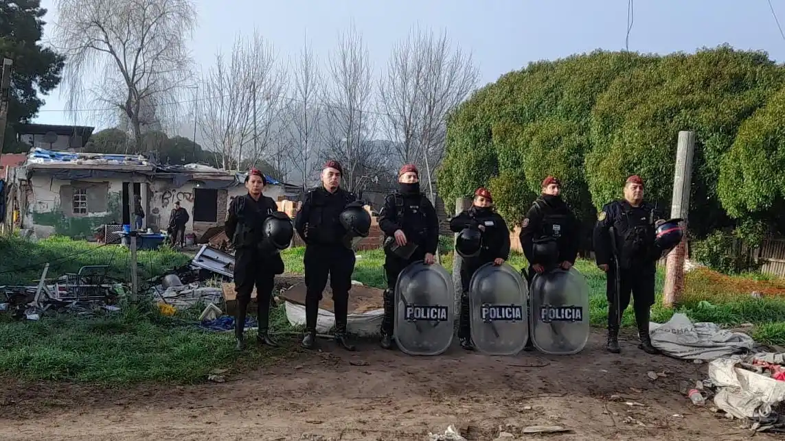 El autor del robo fue detenido el lunes y el allanamiento se realizó hoy en el barrio Fray Luis Beltrán.