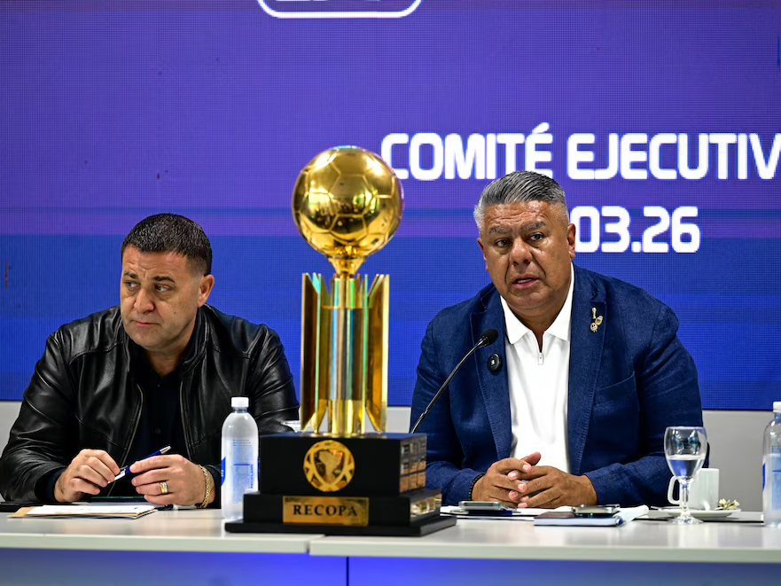 Toviggino y Tapia comunicaron los cambios en la clasificación a las Copas continentales para 2027.Foto: AFA