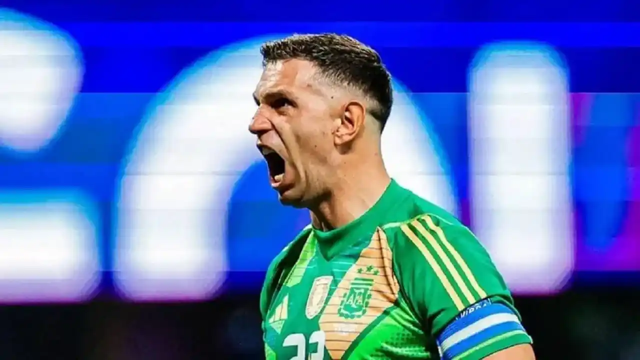 Emiliano Dibu Martínez - Foto: NA Archivo.