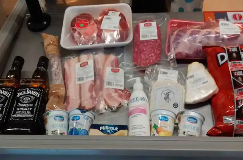 Un "súper - robo": se llevaba dos whisky, carne y picadita para la previa de la Selección