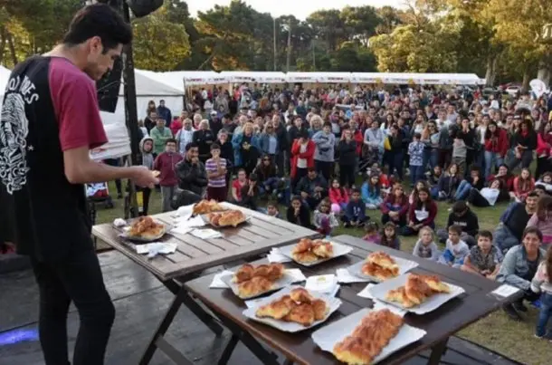 Video: Momento en el que el ex boxeador se descompensa en competencia de comer más medialunas