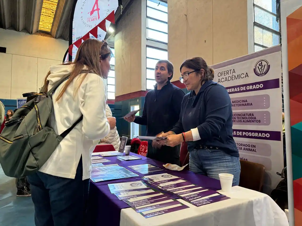 La Expo Unicen 2025 contó con gran convocatoria de público para conocer las carreras de la universidad pública.