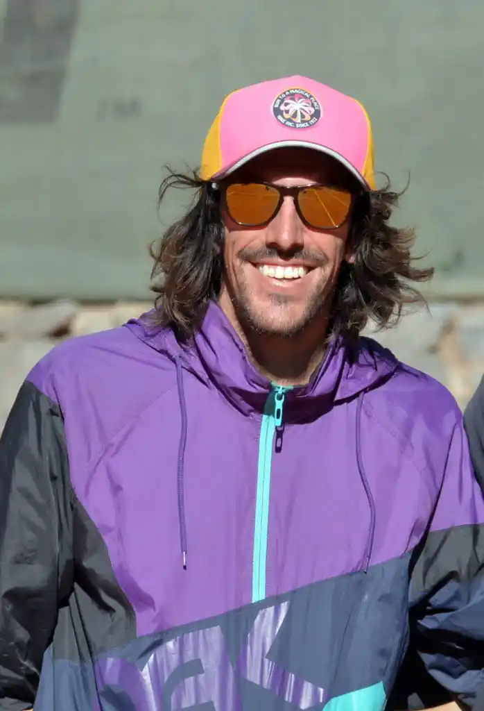 Profesores de tenis venden  una rifa con premios de Roland Garrós 