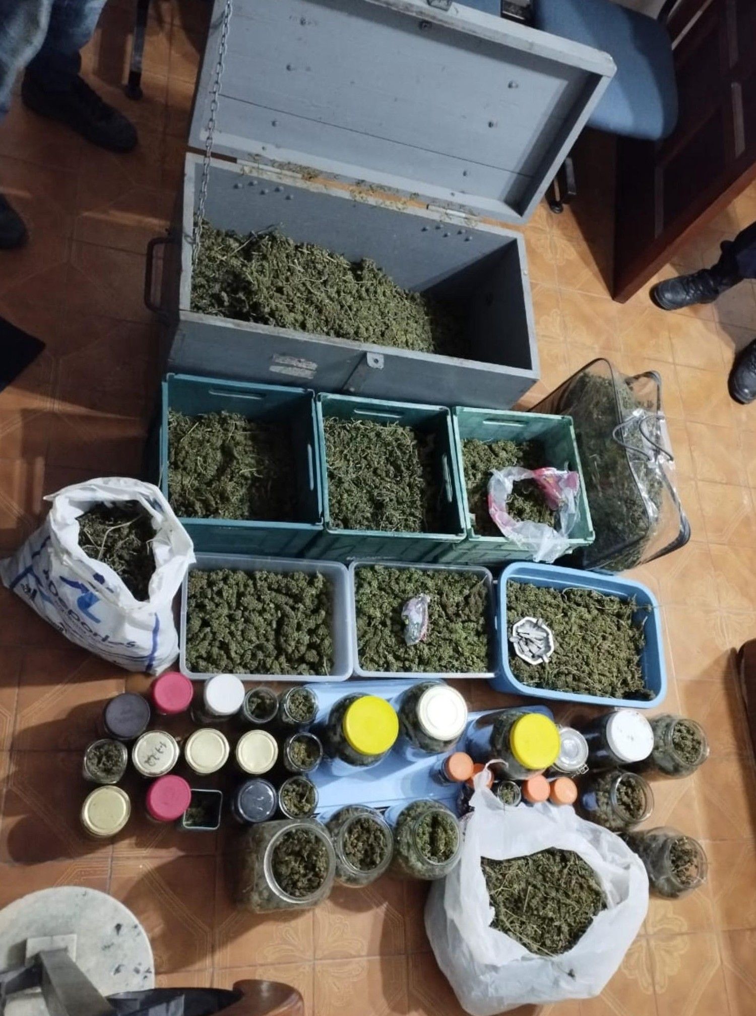 Secuestraron más de once kilos de marihuana y un arma de fuego en un allanamiento
