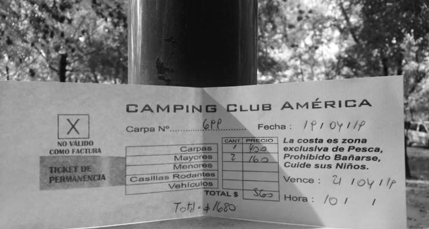 Pareja gay acusó a un camping de homofobia: los echaron por besarse