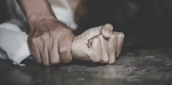 Abusó en reiteradas ocasiones de su hijastra cuando todavía estaba en la escuela primaria: lo condenaron