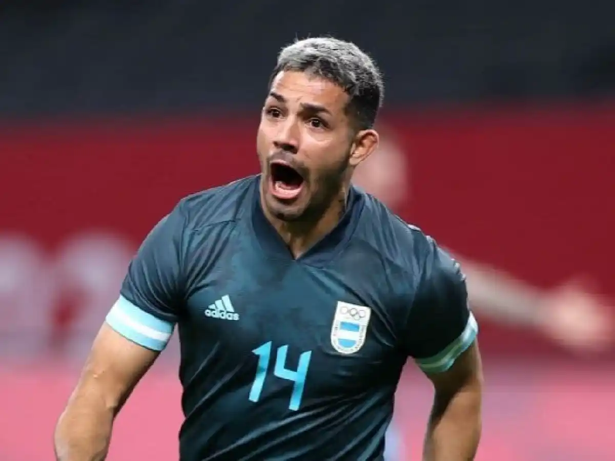 Scaloni citó a Medina ante la posible baja de Acuña