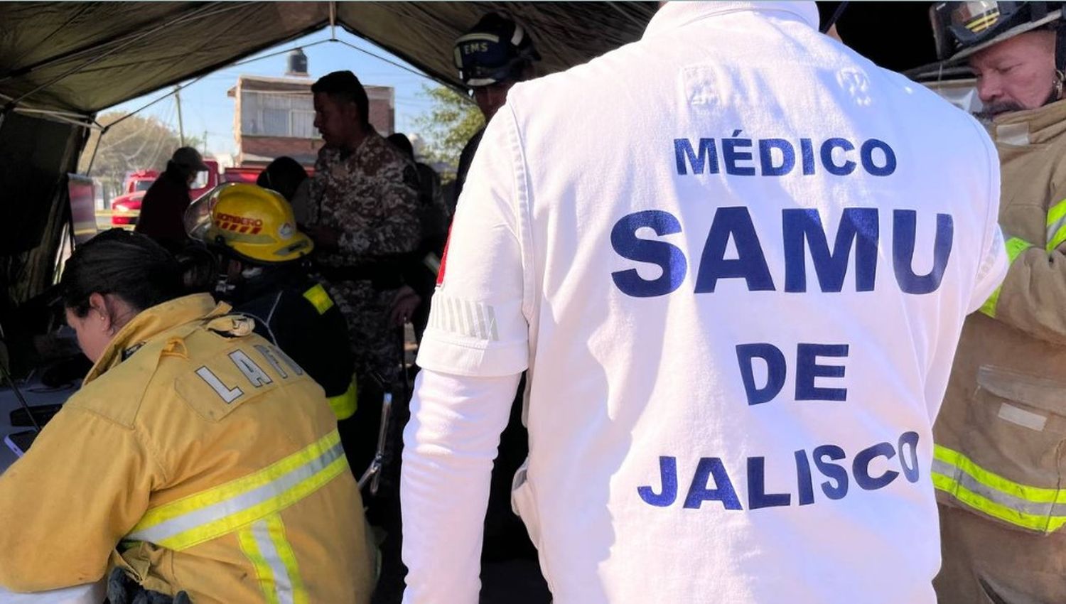 Debido al incidente, hubo además cortes preventivos de energía y se cerraron las compuertas de El Salto para evitar la contaminación del agua.