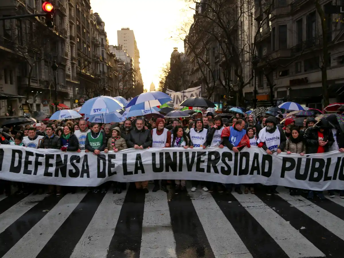 Una multitud en Plaza de Mayo 