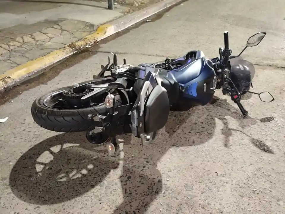 Una de las dos motocicletas involucradas en el accidente.