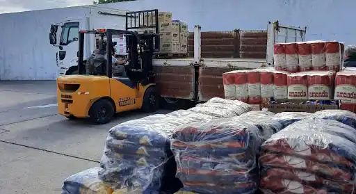 A la entrega alimentos, se suma provisión de leña a 250 familias