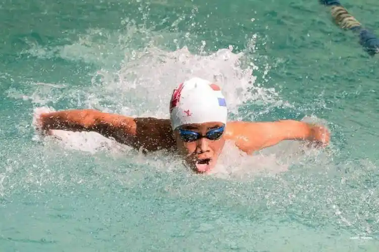 El nadador Guillermo Morales