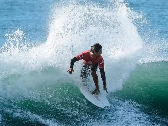 Apasionante definición de los campeones del surf argentino: hay al menos 10 surfistas con chances