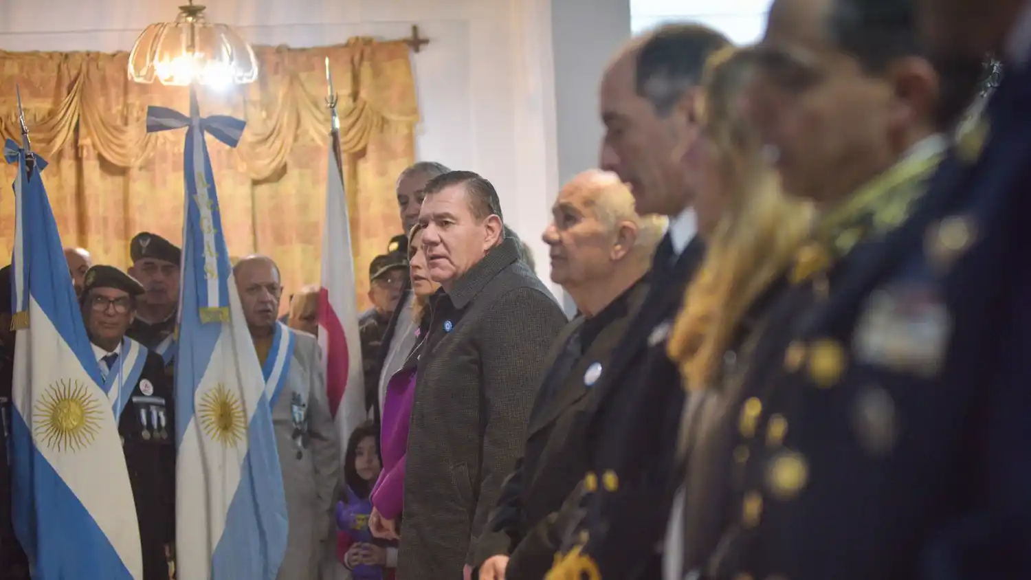 El acto contó con la participación de representantes del Concejo Deliberante, la Iglesia, las Fuerzas Armadas y de Seguridad