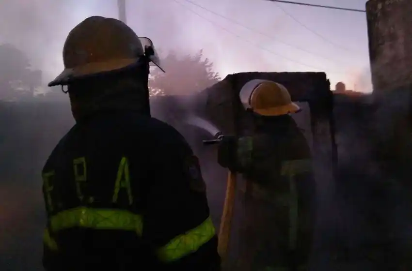 Un incendio provocó la destrucción total de un balneario del Sur