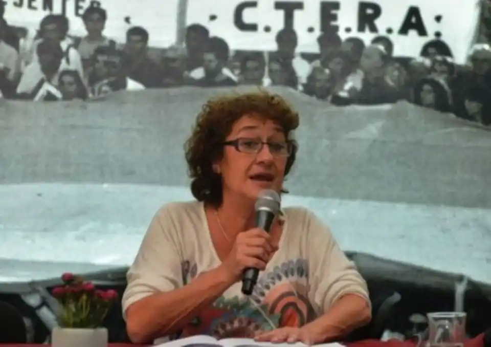 Los docentes evalúan medidas de fuerzas tras la represión