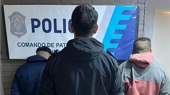 Dos de los aprehendidos en los operativos.