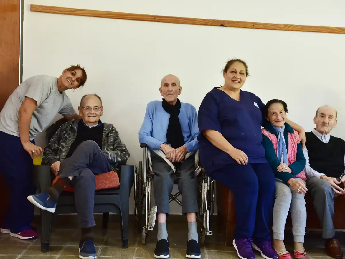  Adultos mayores reciben especial atención durante la emergencia sanitaria