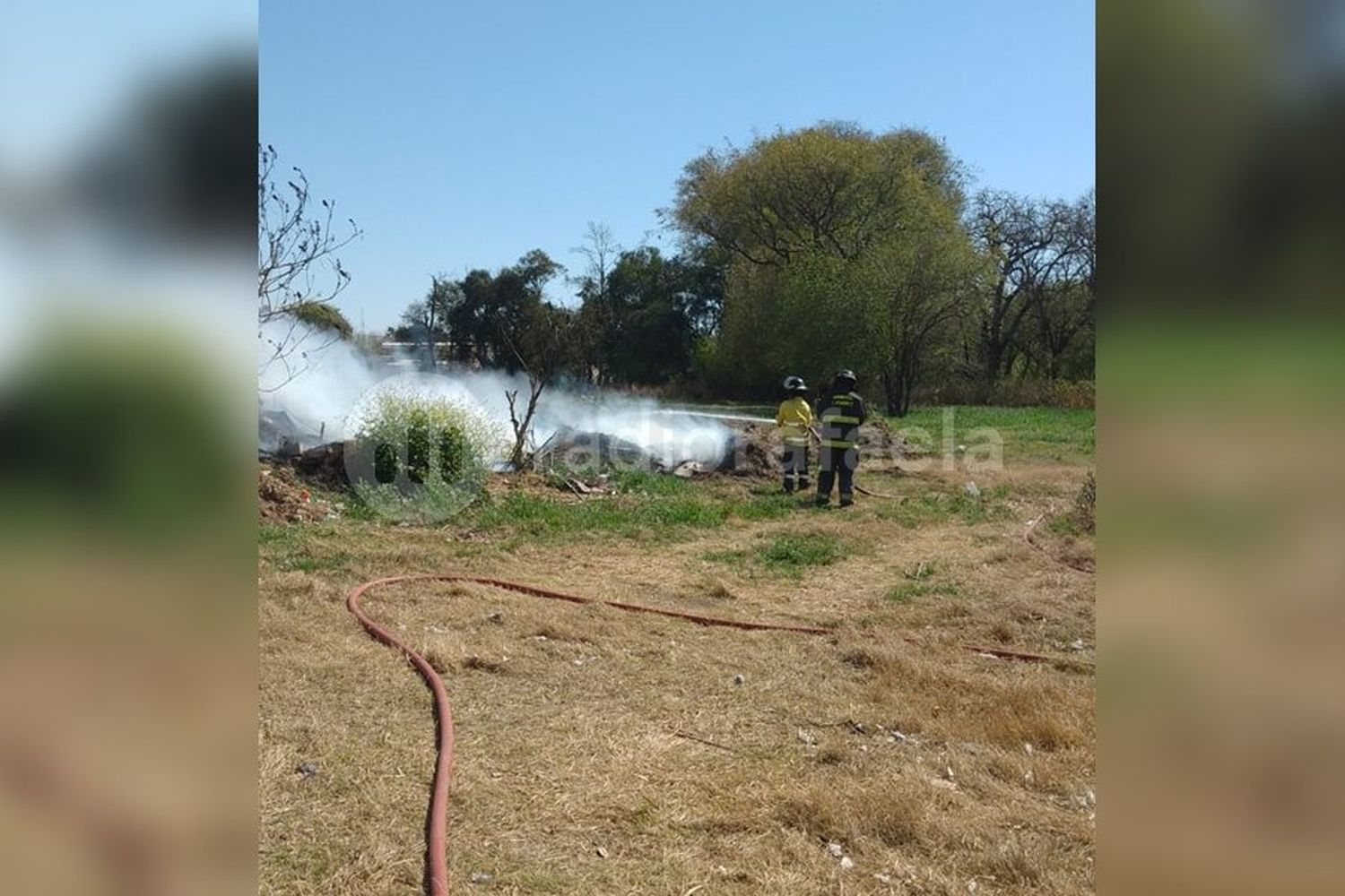 Se prendieron fuego algunos restos de poda y basura en barrio 2 de Abril