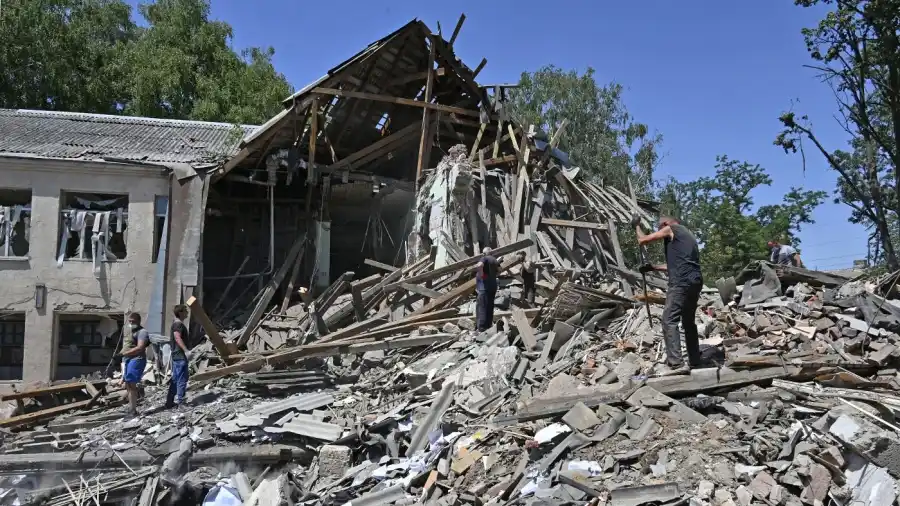 Ucrania admitió que la ofensiva rusa causa “destrucciones catastróficas”.