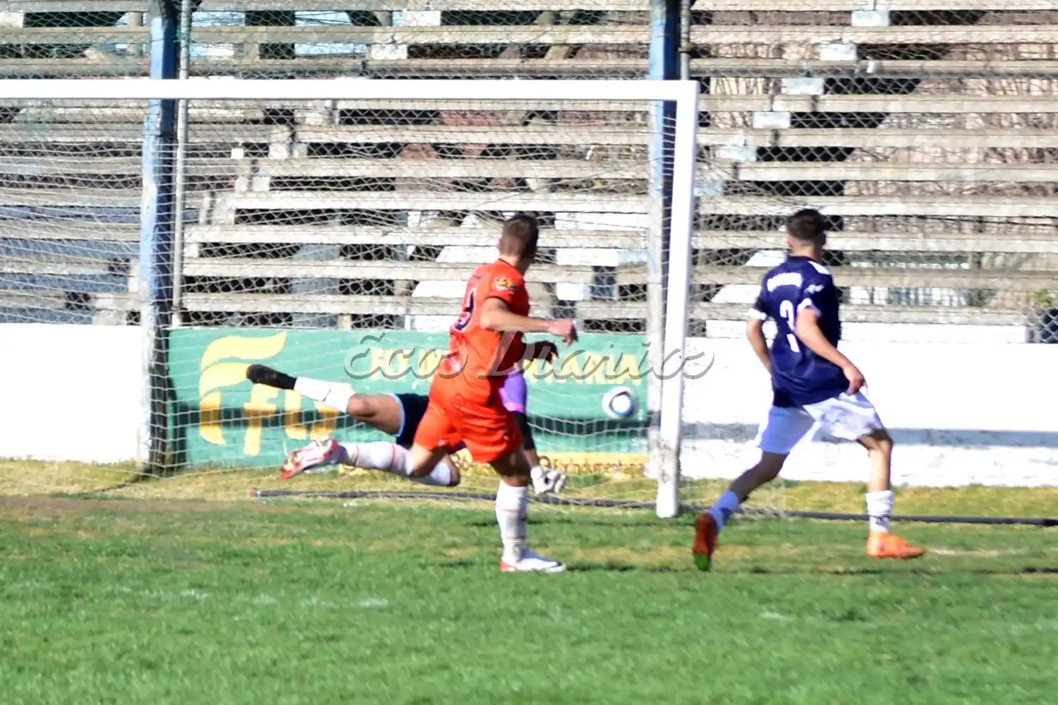 El gol anotado por Fernando Montes, para el 1-0 parcial sobre Rivadavia