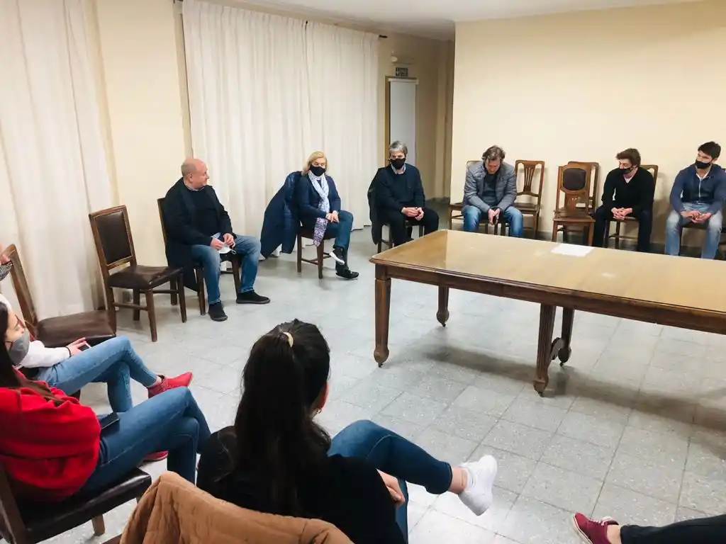 Florit y Nicolini se reunieron con jóvenes del Ateneo Rural