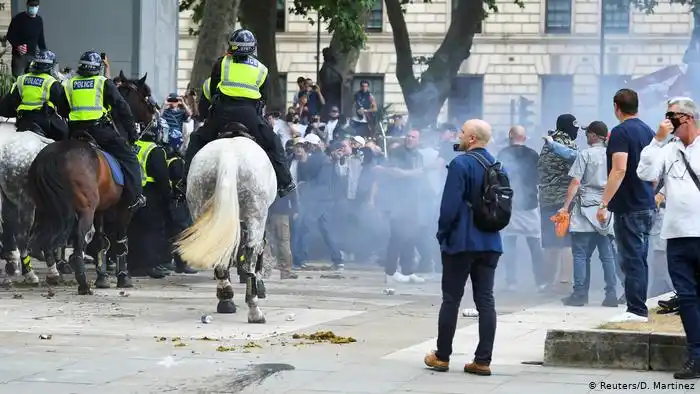Más de 100 detenidos tras las protestas violentas en Londres