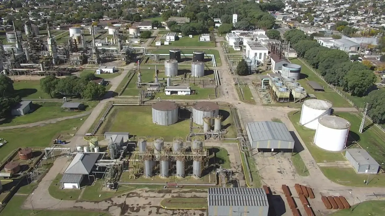 Santa Fe Bio y TotalEnergies firmaron un acuerdo de largo plazo para comercializar combustibles renovables que se producirán en la futura biorrefinería de San Lorenzo.