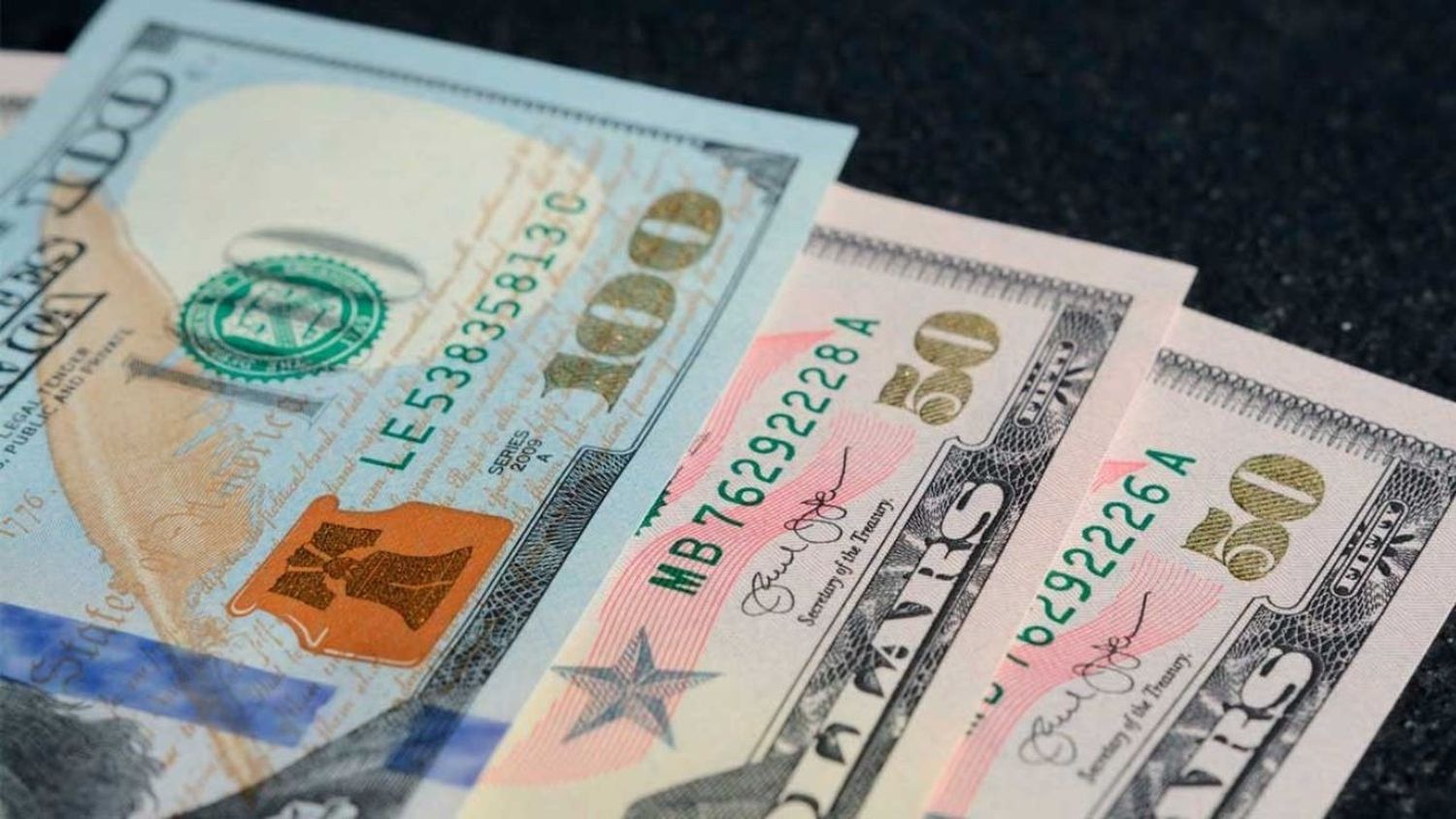 Fuerte retroceso del dólar blue, que se alejó de los $ 500