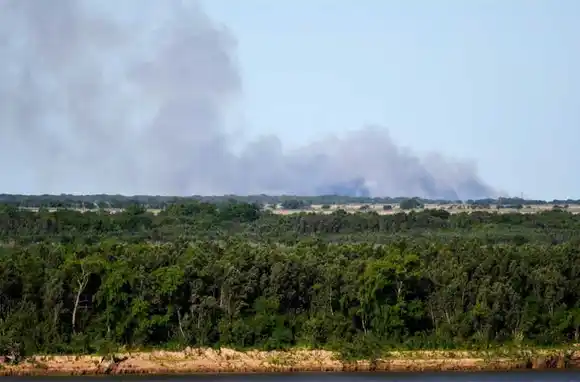 De no creer: otra vez se registraron incendios en las islas y volvieron a tapar de humo a Rosario