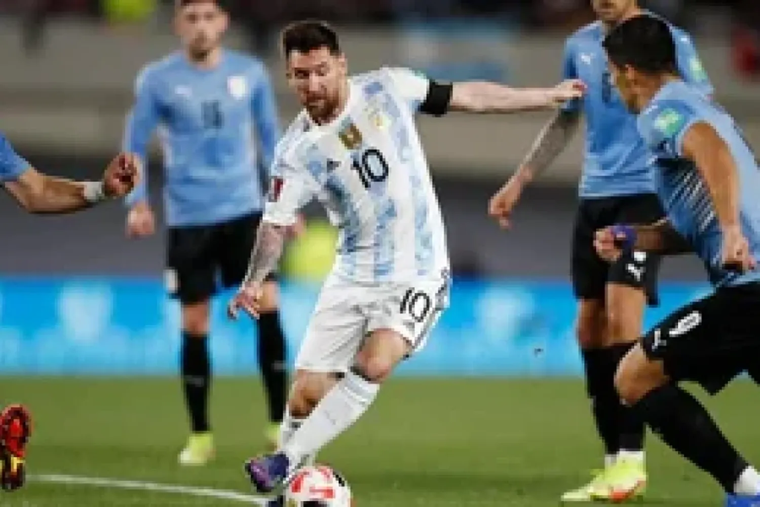 Argentina enfrenta a Uruguay en la Bombonera con Messi como titular