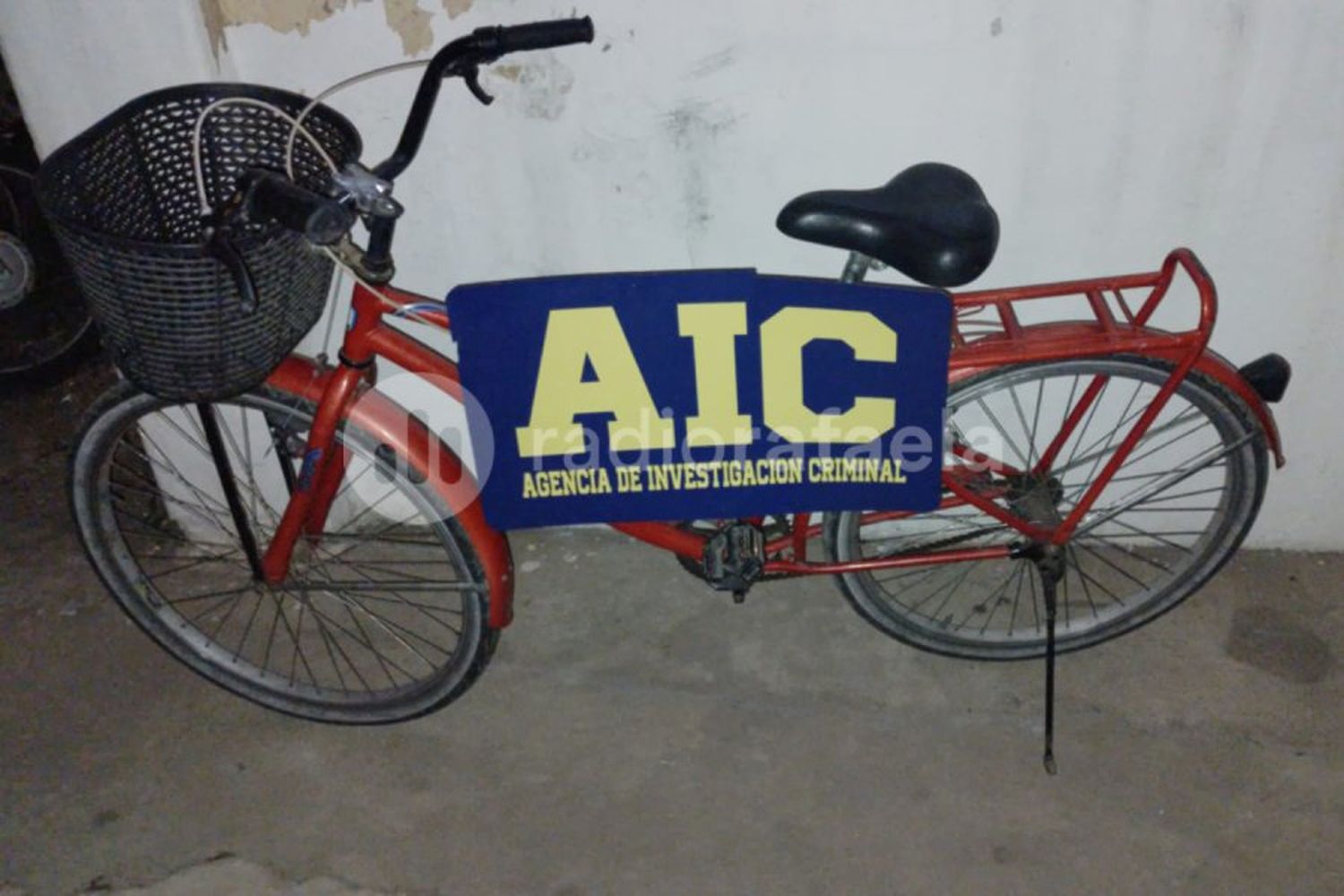 Le robaron la bicicleta desde el estacionamiento de un supermercado