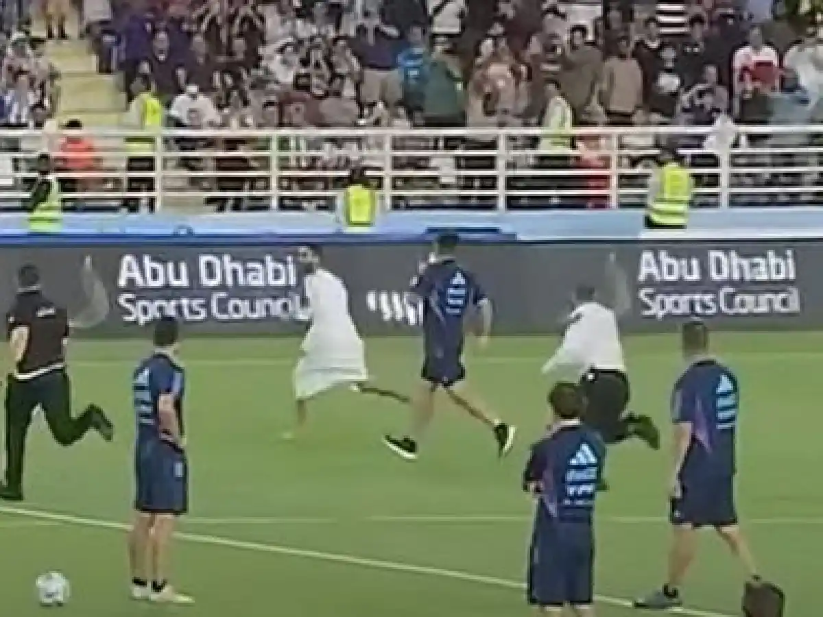 Dos hinchas irrumpieron en la primera práctica de Argentina en Abu Dhabi
