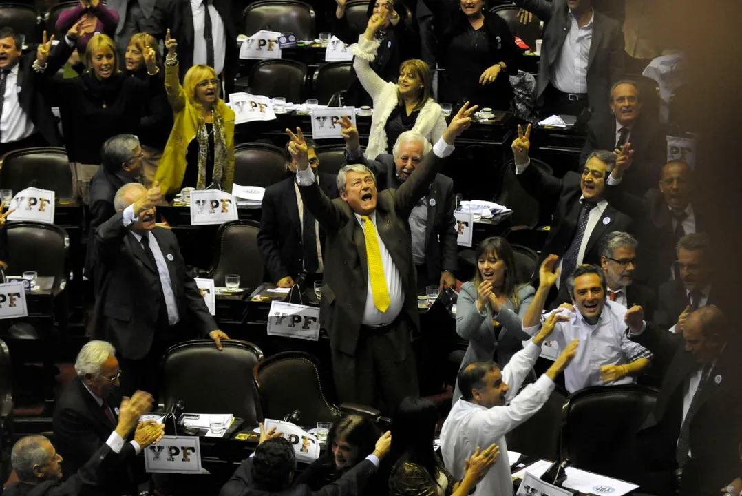 El archivo que condena a todos: la detallada lista de los que votaron la expropiación de YPF