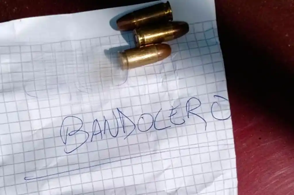 VGG: una mujer recibió un cartel con amenazas y tres cartuchos