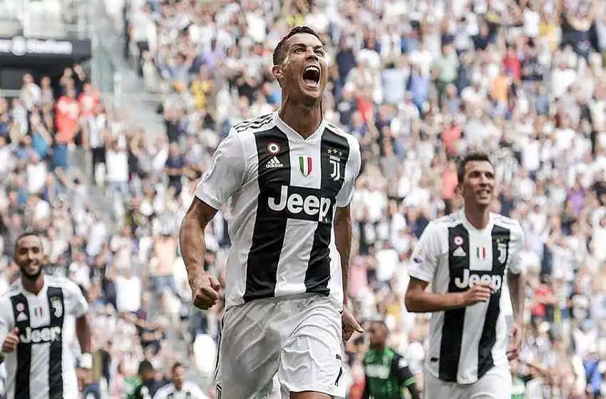 Cristiano anotó sus dos primeros goles en Juventus