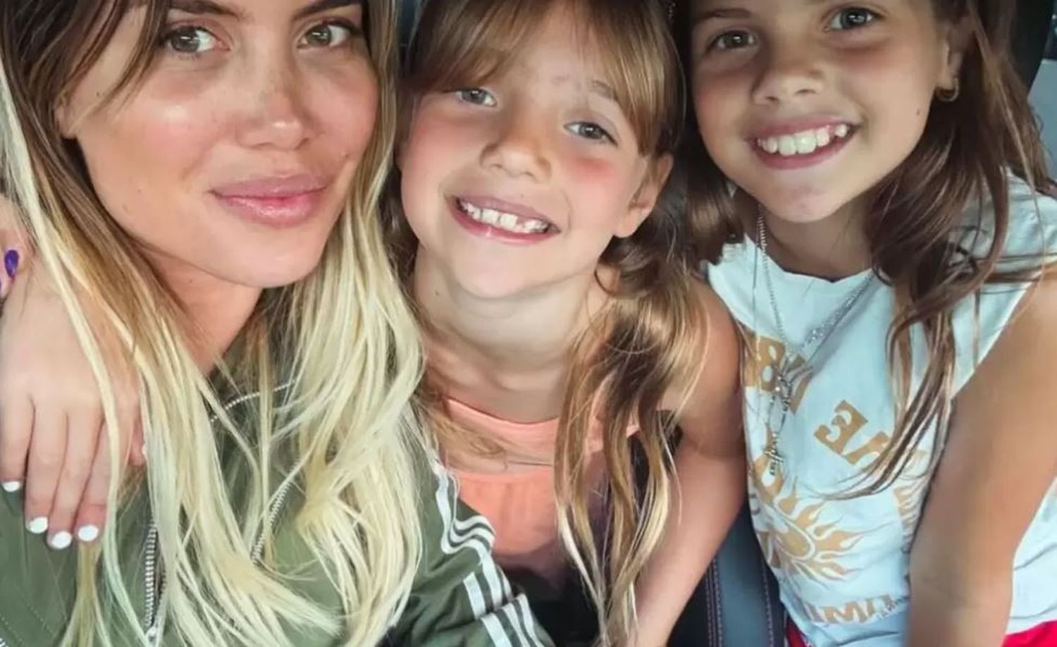 Icardi utilizó a la entrerriana Emilia Mernes para alejar a sus hijas de Wanda Nara