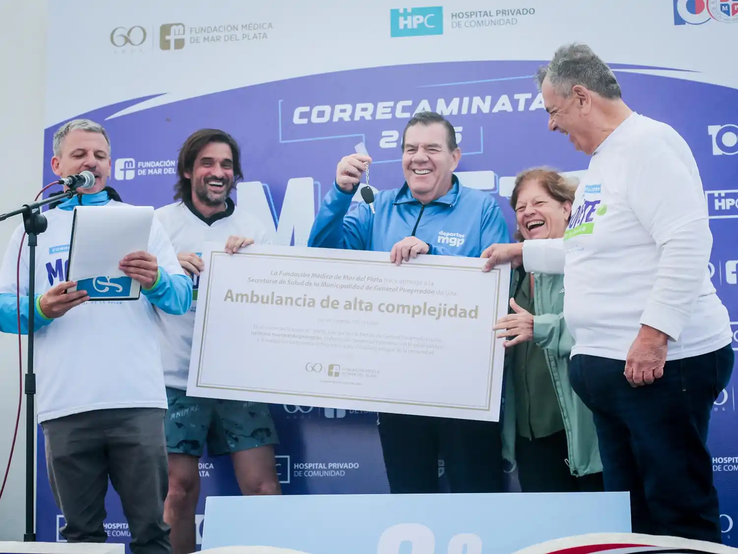 La Fundación Médica de Mar del Plata entregó de forma simbólica la llave de una ambulancia donada al Municipio.