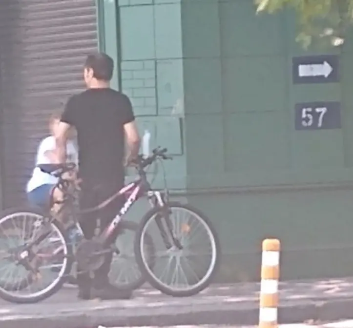 La Plata: Kicillof salió a andar en bici y los vecinos se expresaron en las redes