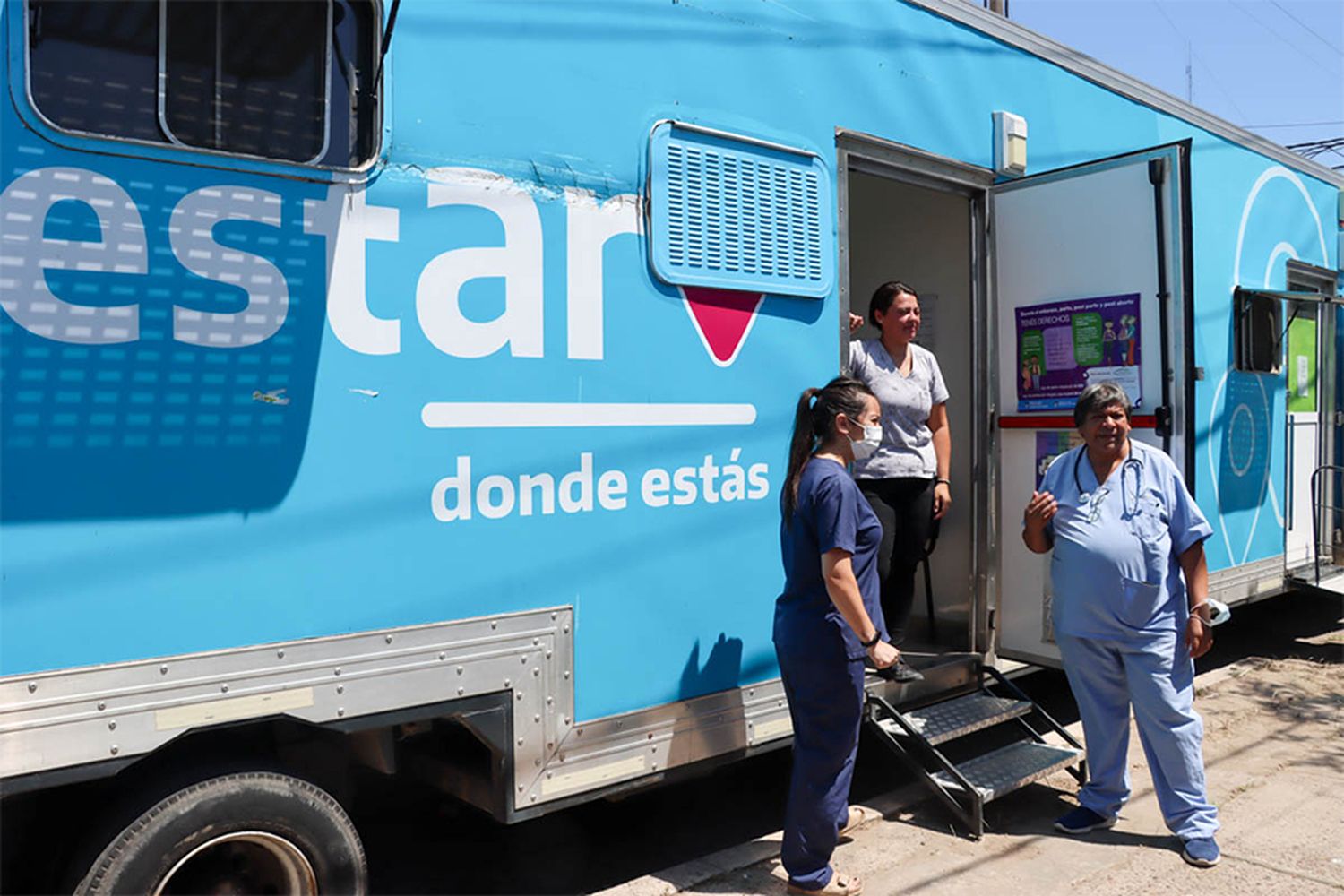 El camión sanitario está ubicado en calle Perón, entre Bolívar y San Martín.