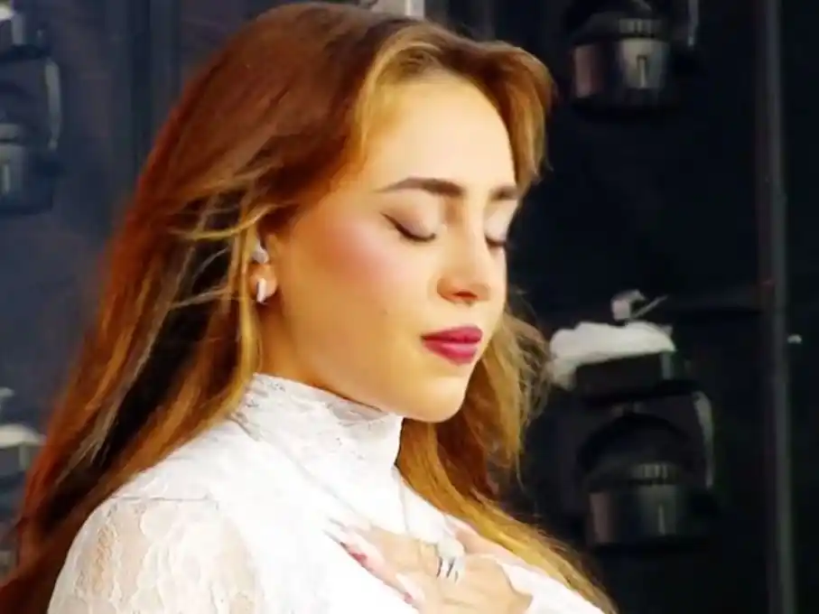 Nicki Nicole se emocionó en el Cosquín Rock.