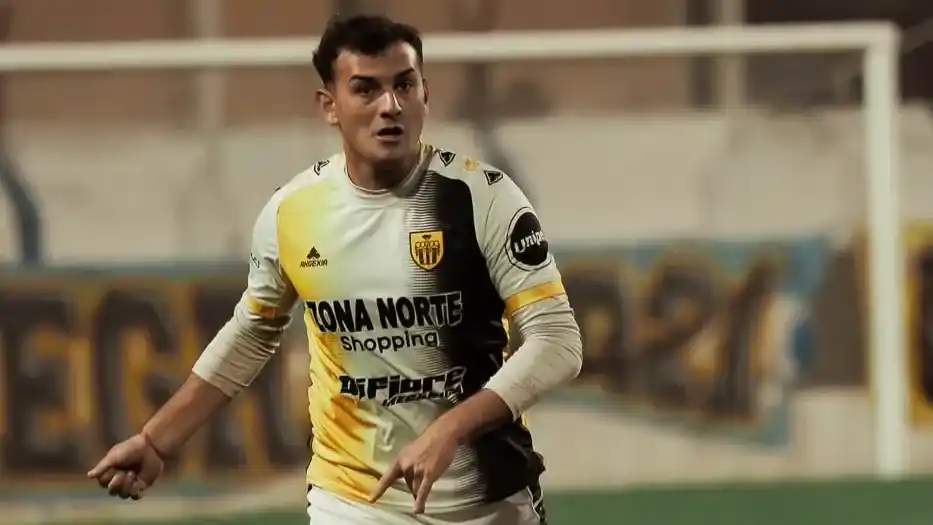 Gómez es uno de los convocados en Santamarina.