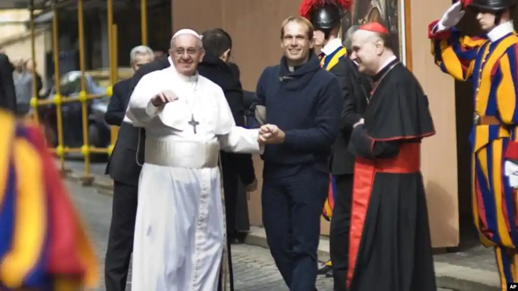 Papa nombra a cura uruguayo como uno de sus secretarios personales